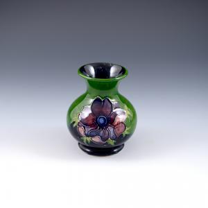 Vase mit Clematis